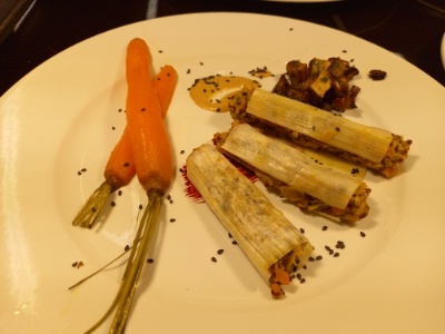 Cannelloni 100% végétal boulghour, carottes à la coriandre sauce sésame torréfié