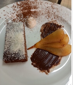 Biscuit tout choc poire pochée fouettée coco