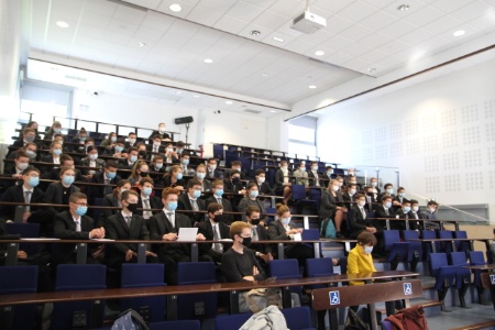 Le public des classes de seconde professionnelle du lycée. Le public des classes de seconde professionnelle du lycée.