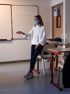 Marine Postel-Vinay, agent de vignerons, venue échanger avec les étudiants de la licence pro EEHRL, au lycée Albert de Mun, à Paris (VIIe).