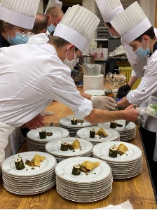 Les bac pro cuisine s'activent en coulisses