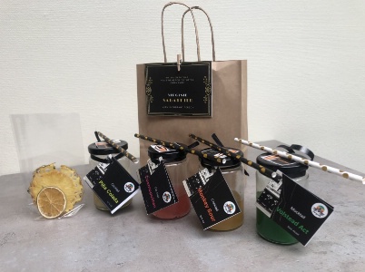 kit de 4 cocktails présentés dans des pots en verre, dissimulés dans un sac en papier « kraft » kit de 4 cocktails présentés dans des pots en verre, dissimulés dans un sac en papier « kraft »