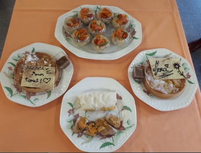menu composé d'une entrée, un plat et un dessert