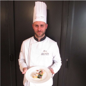 1er prix : CAP Cuisinier, groupe Michel Baeriswyl : Guillaume Hraman « Mirabelle de lorraine et raviole de jus » 1er prix : CAP Cuisinier, groupe Michel Baeriswyl : Guillaume Hraman « Mirabelle de lorraine et raviole de jus »