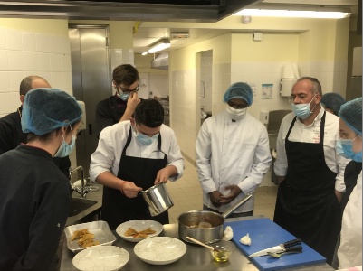 le plat d'Arthur Viel : Objectif TOP CHEF - Les fines ravioles/les cromesques/crème de persil plat-ail
