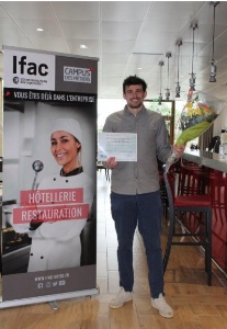 Anthony Reynard, en contrat d'apprentissage au sein d'un établissement scolaire de Châteaulin Anthony Reynard, en contrat d'apprentissage au sein d'un établissement scolaire de Châteaulin