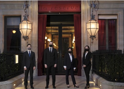 les étudiants de la Luxury Hotelschool en visite à l'Hôtel La Réserve