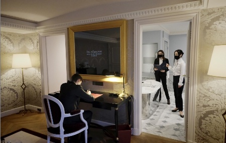 les étudiants de la Luxury Hotelschool en visite à l'Hôtel La Réserve