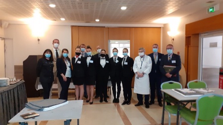 Les médaillées, Marina Hermitte, Ema Ablard, Gabrielle Guarino, les candidats et membres de jury Les médaillées, Marina Hermitte, Ema Ablard, Gabrielle Guarino, les candidats et membres de jury