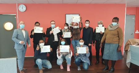 Les récipiendaires du Titre Professionnel Réceptionniste au GRETA MTE 93 à gauche Hervé Milloux Les récipiendaires du Titre Professionnel Réceptionniste au GRETA MTE 93 à gauche Hervé Milloux