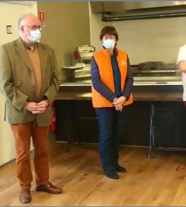 de droite a Gauche : Monique Fantin, présidente de la Banque alimentaire, Alain Machenin, président de la Fédération des Chasseurs du Loiret