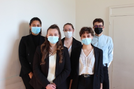 Les étudiants de la licence pro hôtellerie de luxe, commune au lycée Albert de Mun et à l'université Paris Nanterre, ont créé une chaîne YouTube consacrée à leur formation.