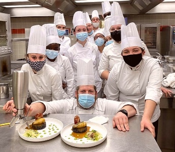 La team Laquieze 1ère BTS MHR 2021-2021 : Rémi Bleret-Perez, Emilie Bassompierre-Sewrin, Yasmine Belfita, Quentin Bertrand, Mélissa Baille, Laura Baudelier , Chris-Lewis Akpah-Gnacne , Valentine Belgueil, Cindy Charra, Sacha Arnold
