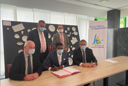 Alain Guillout, président de l'UMIH87, Serge Tchoumba, apprenti en 2e année de CAP cuisine, Jean-Claude Leblois, président du Conseil Départemental 87 ? Philippe Chadelas, proviseur, Romain Palmisano, chef de cuisine du collège Ronsard, Limoges Alain Guillout, président de l'UMIH87, Serge Tchoumba, apprenti en 2e année de CAP cuisine, Jean-Claude Leblois, président du Conseil Départemental 87 ? Philippe Chadelas, proviseur, Romain Palmisano, chef de cuisine du collège Ronsard, Limoges