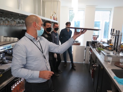 Les jeunes ont pu continuer à s'entraîner au sein des restaurants d'application. Les jeunes ont pu continuer à s'entraîner au sein des restaurants d'application.
