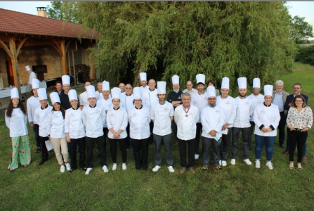 Les candidats et membres du jury du concours de la créativité régionale Les candidats et membres du jury du concours de la créativité régionale