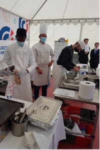 Monsieur Baudet formateur de cuisine à l'UFA Jean Monnet et ses apprentis au concours national limousin