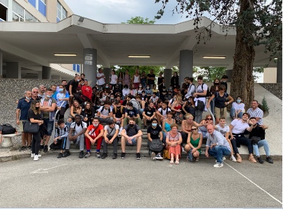 Les étudiants devant l'école hôtelière de Manosque