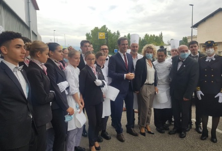 Remise de la légion d'honneur en compagnie du Ministre Olivier Veran