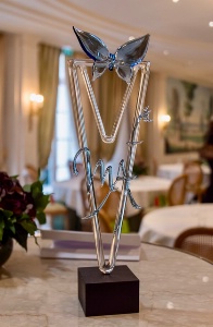 Trophée réalisé par Adrian Colin de Dinan MOF Souffleur de verre