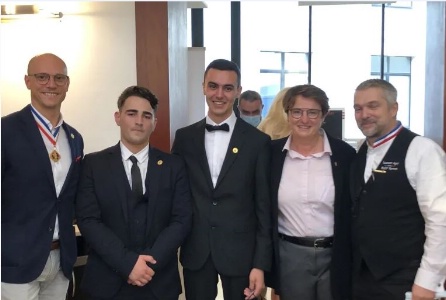 Les deux lauréats, leure professeure Cathy Guillot, Christophe Davoine et Laurent Agar Les deux lauréats, leure professeure Cathy Guillot, Christophe Davoine et Laurent Agar