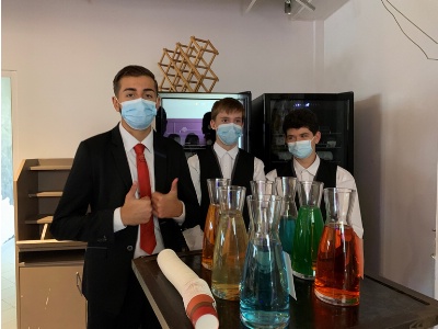 Atelier sur la vue : différentes boissons étaient préparées avec des colorants alimentaires