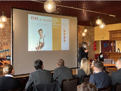 Claire Bartholus devant les étudiants de seconde année de BTS MHR