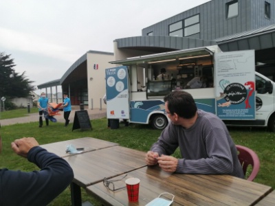 Le food truck permet aussi de réaliser une mise en place et un service en conditions réelles.