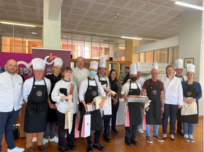 Lauréats et membre du jury concours culinaire Profs/Elèves du Lycée Hôtelier de Saumur Lauréats et membre du jury concours culinaire Profs/Elèves du Lycée Hôtelier de Saumur
