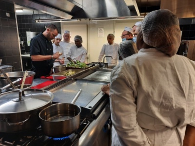 L'AFCI a lancé deux CAP cuisine, les élèves apprennent entre les fourneaux de l'ancien restaurant La Fusion à Roubaix.