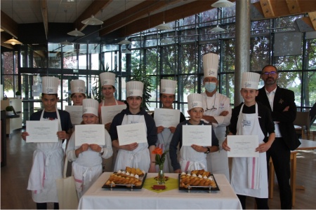 remise des diplômes et des cadeaux offerts par la fondation Paul Bocuse remise des diplômes et des cadeaux offerts par la fondation Paul Bocuse