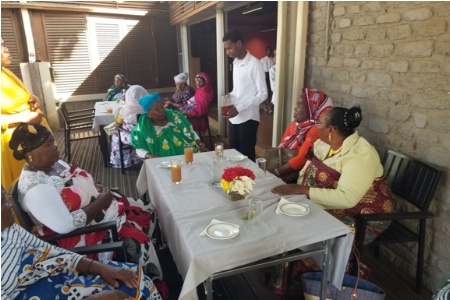 Partage d'un moment d'échange de paroles avec les anciens de la commune de Koungou et les étudiants du lycée de Kawéni