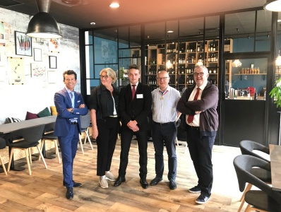 Aurélien, ses professeurs et 32 membres du jury