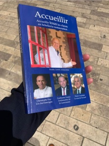 Un livre témoignage sur les actions de l'association Speak You pour l'accueil des déficients visuels et des handicapés dans les restaurants et hôtels, grâce à une carte sonore et à l'accompagnement des professionnels de l'hôtellerie-restauration.