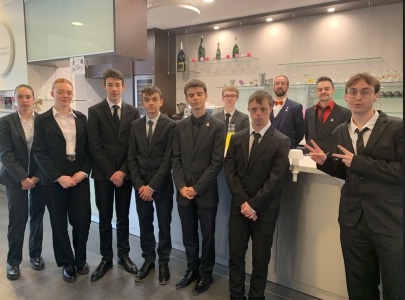 Les MC Barman avec leurs professeurs Anthony Helluin et Léo Baert