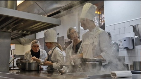 Carole Grandjean et Olivia Grégoire en cuisine