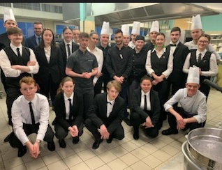 Les anciens et les Terminale BAC PRO Cuisine et CSR Les anciens et les Terminale BAC PRO Cuisine et CSR