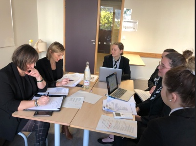 Collaboration entre les tudiants et les professionnels