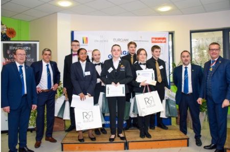 Romane Bouillette du CFAie de Val de Reuil entourés des autres candidats et membres du jury Romane Bouillette du CFAie de Val de Reuil entourés des autres candidats et membres du jury