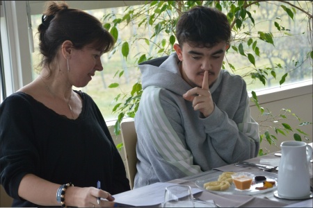 L'élève est le chef et le membre du corps enseignant le commis