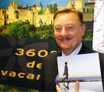 Dominique Klépandy, directeur du CRT, avec la brochure du Cercle Prestige : “Nous développons aussi des outils pour faciliter les réservations.” Dominique Klépandy, directeur du CRT, avec la brochure du Cercle Prestige : “Nous développons aussi des outils pour faciliter les réservations.”