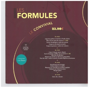 La carte compte trois formules, un plat du jour et une formule pour les enfants. L'établissement offre une place de cinéma pour 3 € de plus sur l'ensemble des formules.