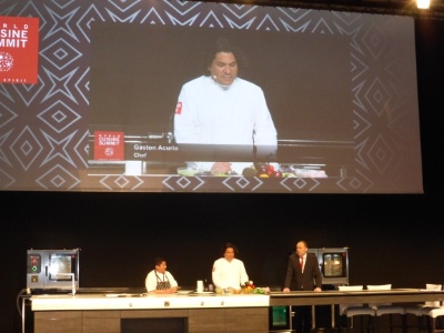 Gaston Acurio, le chef péruvien du restaurant Astrid & Gaston, à Lima, a présenté sa démarche pour mettre en valeur la gastronomie péruvienne avec l'un de ses plats emblématique : le Ceviches écologique.