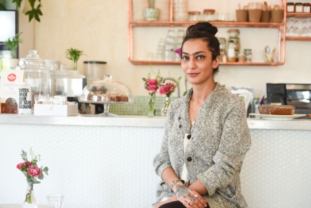 Ava Lagatta, fondatrice du bistro healthy L'Abattoir Végétal (Paris, XVIIIe). Ava Lagatta, fondatrice du bistro healthy L'Abattoir Végétal (Paris, XVIIIe).