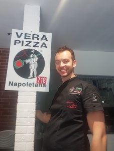 Guillaume Grasso, l'un des rares pizzaïolos en France à avoir l'attesation Vera pizza napoletana , Paris XVe