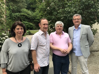 De g à d : Mme Champagne (hôtelière Le Clos Joli), Pascal Champagne président des hôteliers de l'Orne, Roger Bellier, président d'Umih Orne et Olivier Dutilloy. De g à d : Mme Champagne (hôtelière Le Clos Joli), Pascal Champagne président des hôteliers de l'Orne, Roger Bellier, président d'Umih Orne et Olivier Dutilloy.