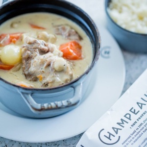 Le restaurant Champeaux, à Paris (Ier), propose un semainier. Sa devise : ''À chaque jour son plat !' Le restaurant Champeaux, à Paris (Ier), propose un semainier. Sa devise : ''À chaque jour son plat !'