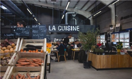 Better Primeur, à Villeneuve-d'Ascq, propose un restaurant au sein d'un supermarché.