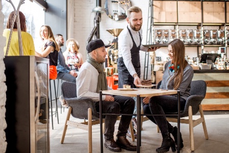 Quand le salaire des collaborateurs augmente en fonction des résultats des ventes du restaurant, les employés sont conscients qu'ils peuvent agir sur ces ventes et sont motivés pour atteindre leurs objectifs. Quand le salaire des collaborateurs augmente en fonction des résultats des ventes du restaurant, les employés sont conscients qu'ils peuvent agir sur ces ventes et sont motivés pour atteindre leurs objectifs.