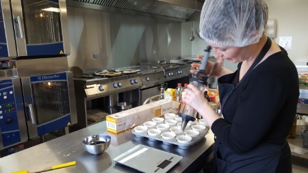 Le cookworking (ici, Les Cuisines de Cap'Eco) permet de mutualiser des équipements professionnels. Le cookworking (ici, Les Cuisines de Cap'Eco) permet de mutualiser des équipements professionnels.